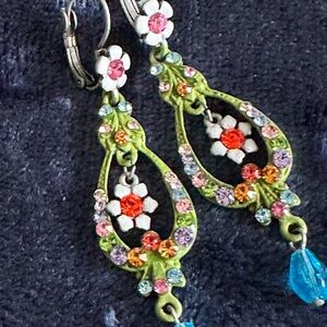 Vintage vibe Floral Crystal Drop Earrings🌸🌸